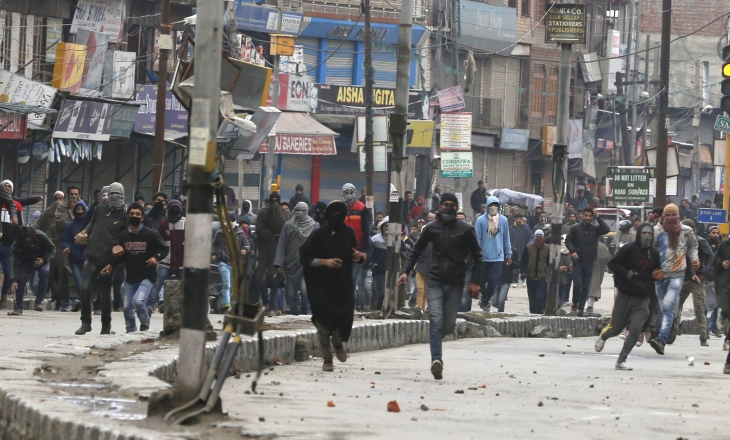 Kashmir stone-pelting